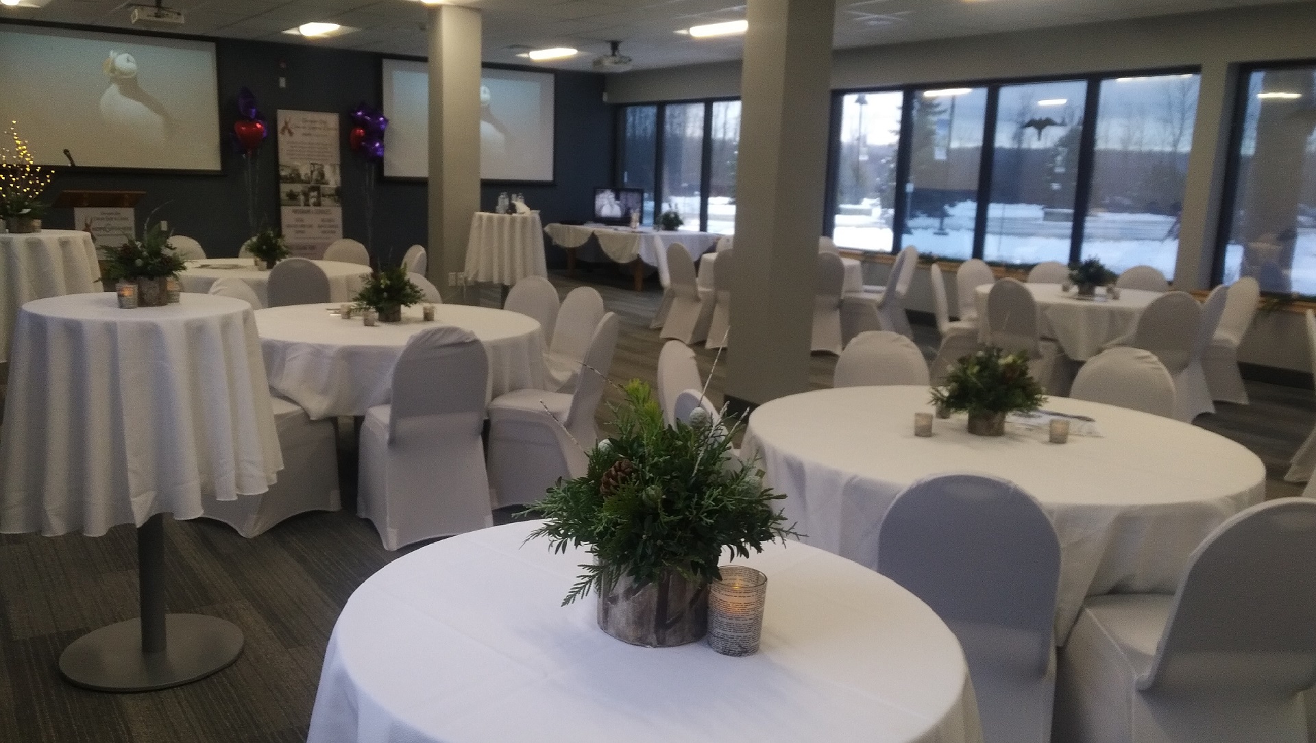 L'intérieur du centre Brébeuf, décoré pour un evenement.