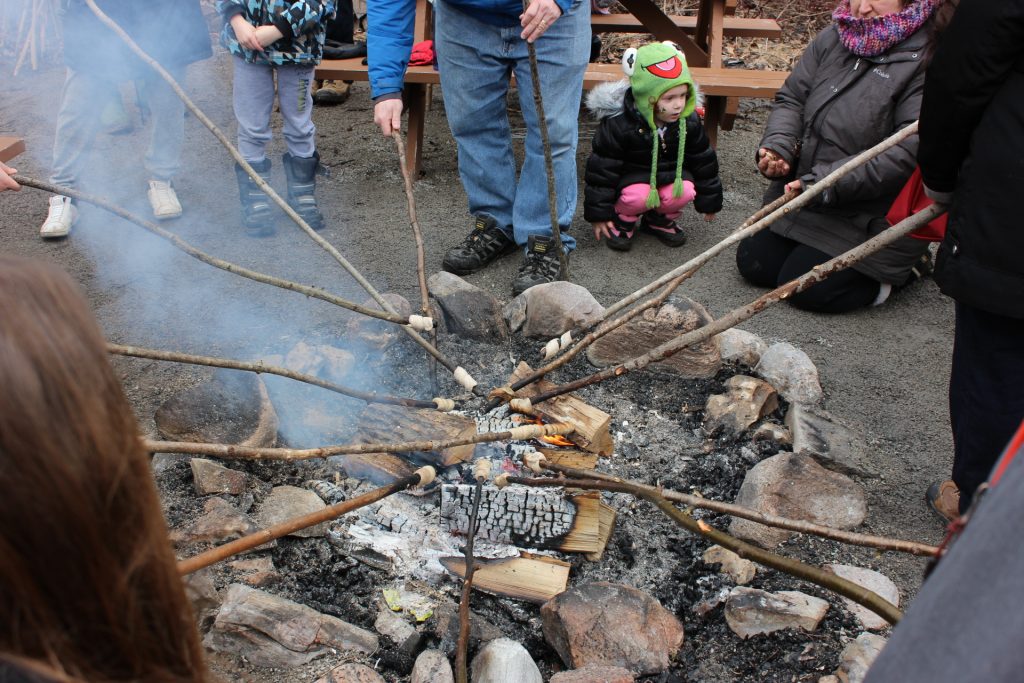 Guests roasting bannock at the wye marsh