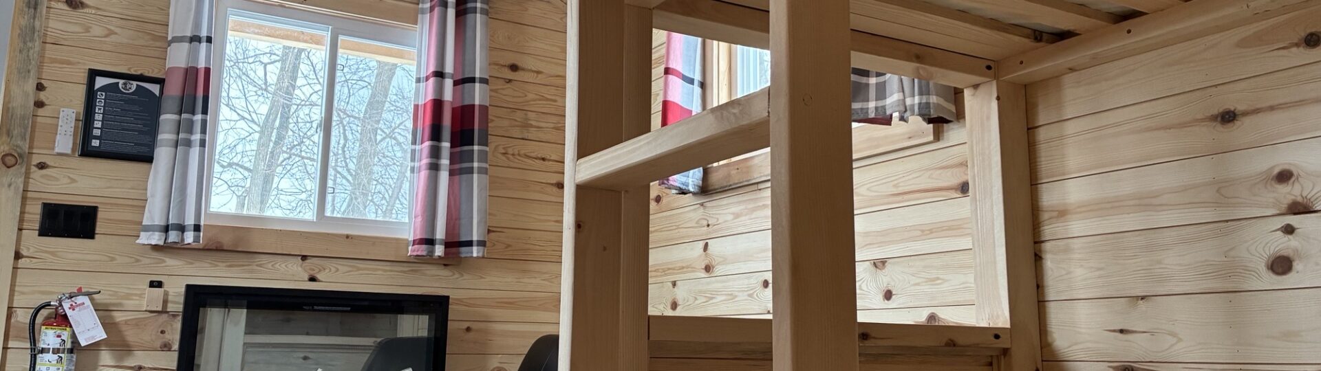 Un lit superposé à l'intérieur d'une cabine